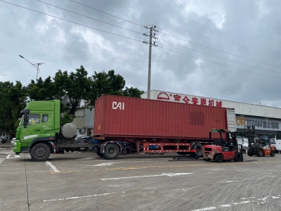 Grensoverschrijdende en binnenlandse synchrone verzending: geavanceerde productielijnen voor edge-banding leveren aan Spanje en Guangdong